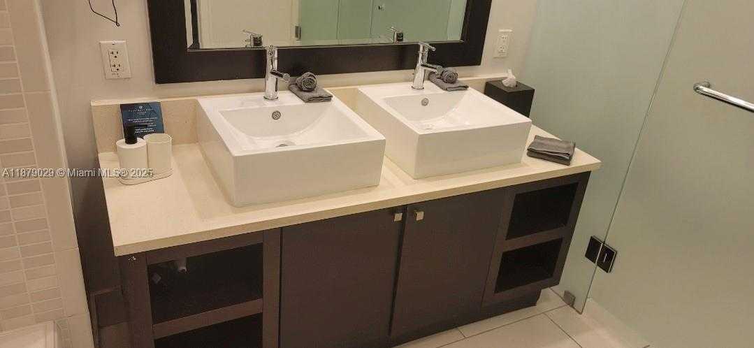 Small Image of Doral Number 42