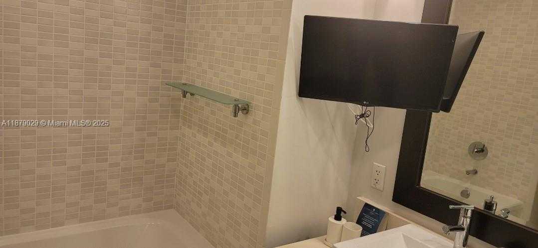 Small Image of Doral Number 43