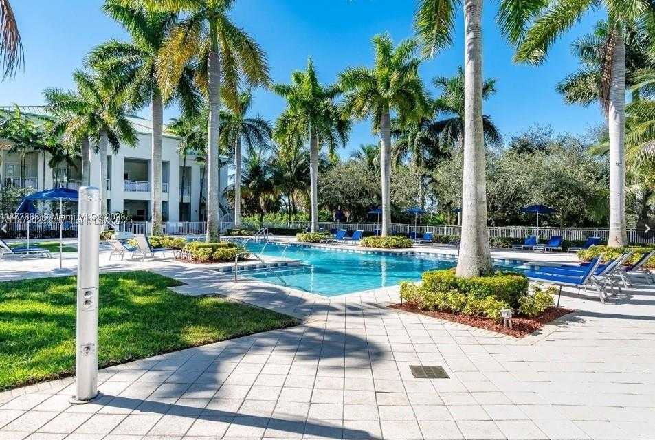 Small Image of Doral Number 9