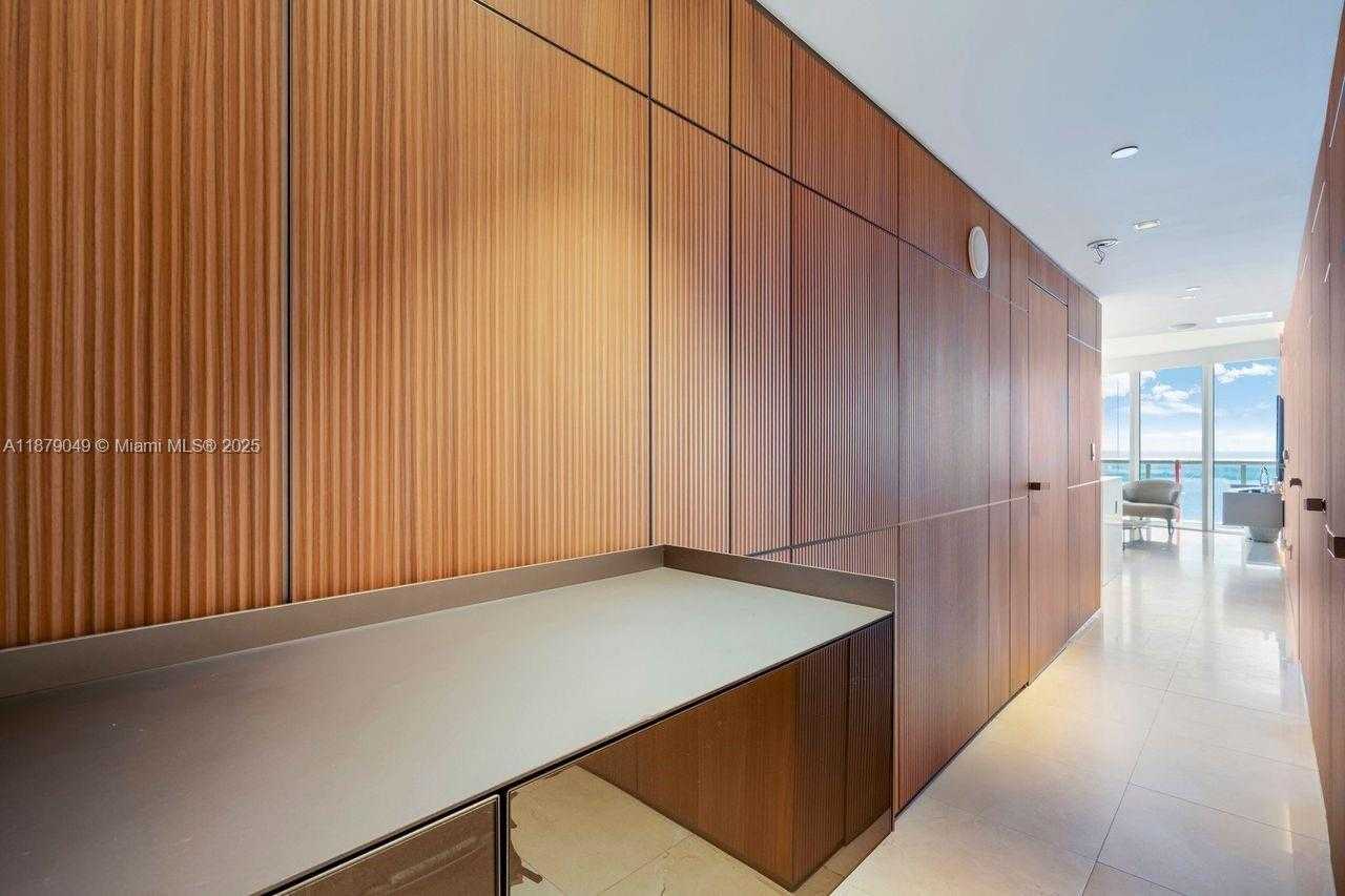 Small Image of 465 BRICKELL AVE #4801, Miami Number 2