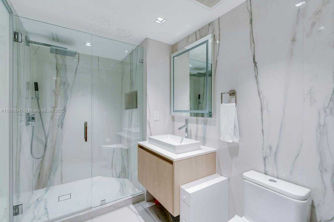Small Image of 465 BRICKELL AVE #4801, Miami Number 35