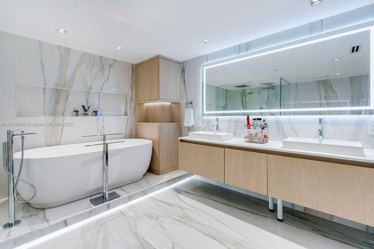 Small Image of 465 BRICKELL AVE #4801, Miami Number 8