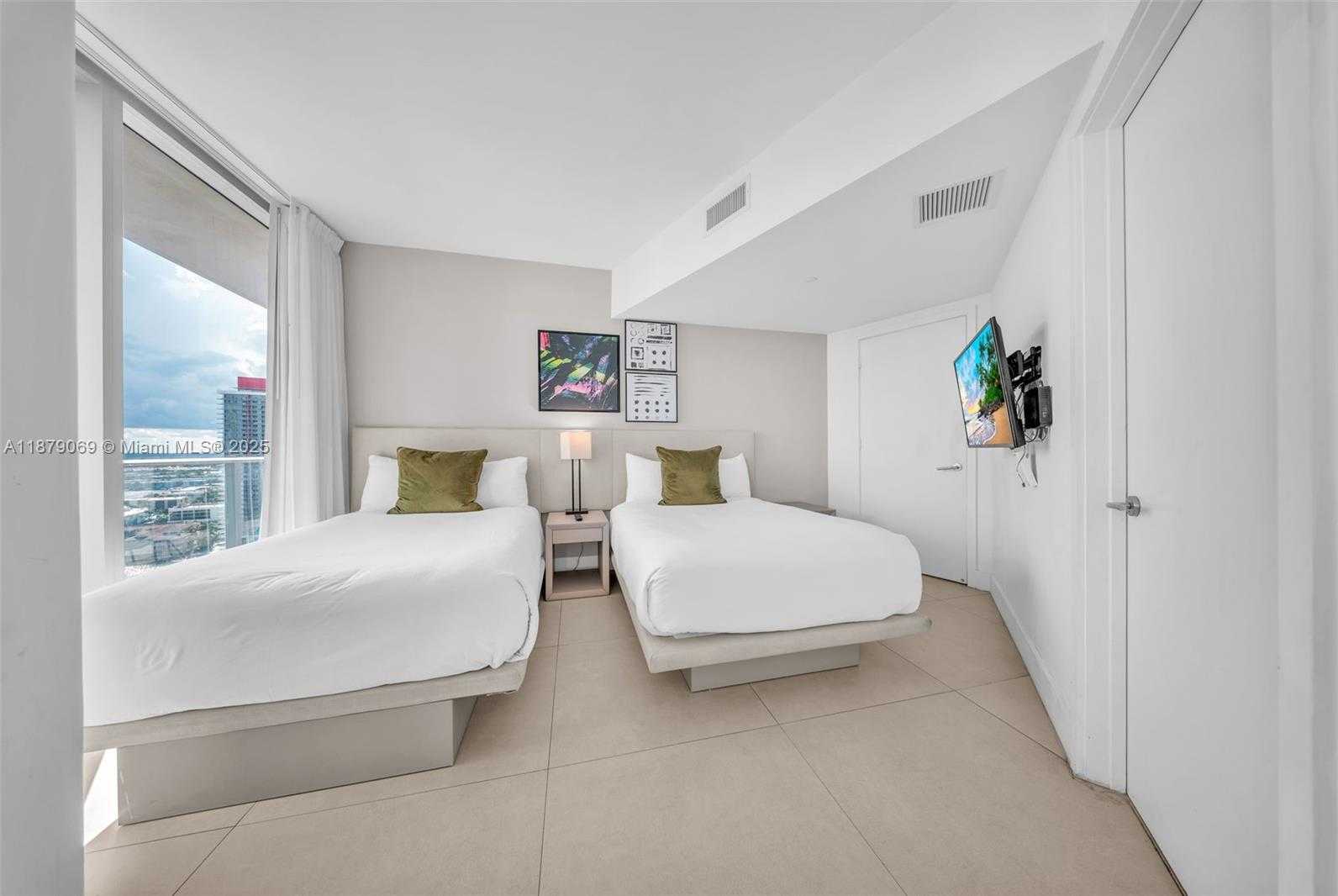 Small Image of 4111 SOUTH OCEAN DR #1611, Hollywood Number 24