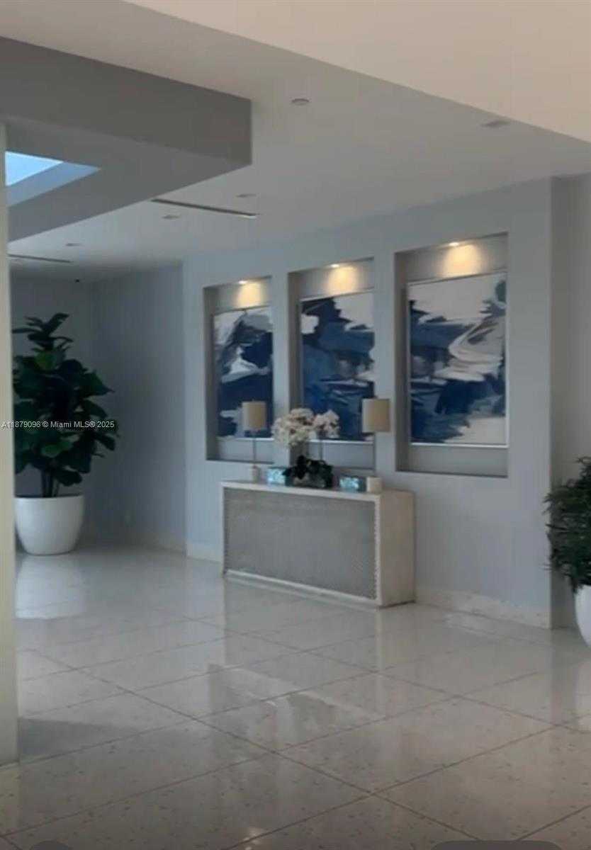 Small Image of 20335 WEST COUNTRY CLUB DR #2401, Aventura Number 4