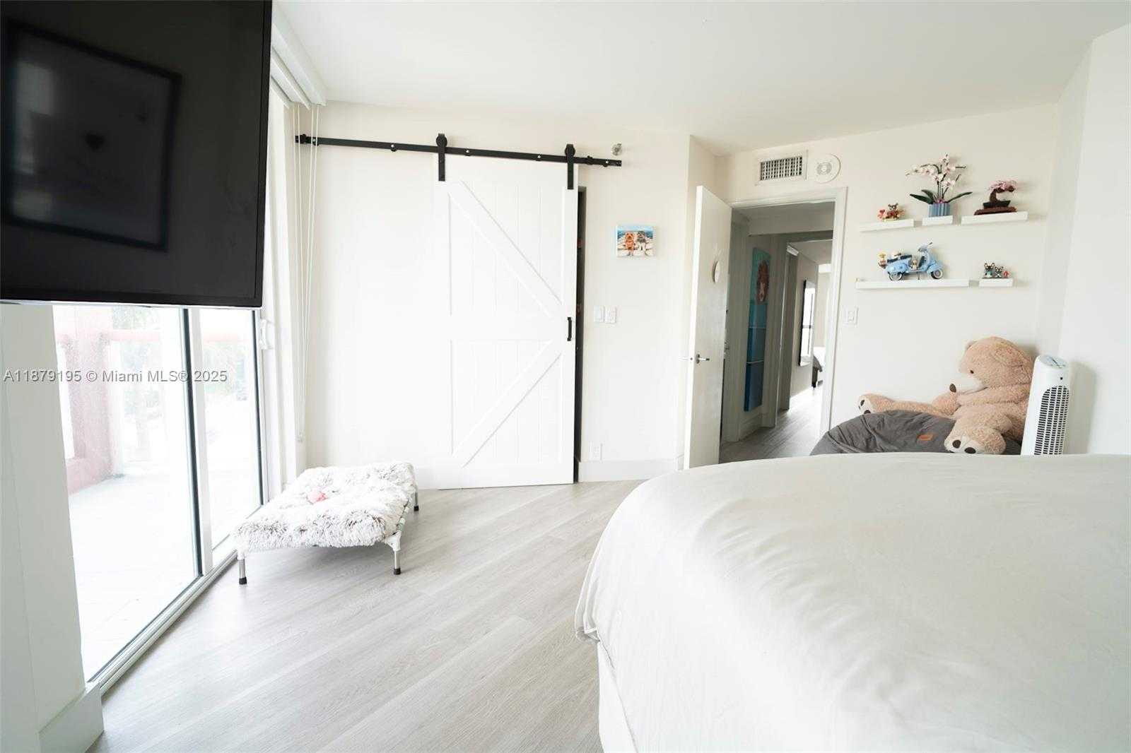 Small Image of 6767 COLLINS AVE #401, Miami Beach Number 17