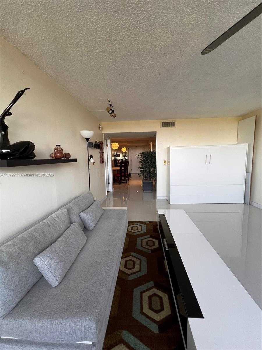 Small Image of 16300 GOLF CLUB RD #710, Weston Number 10