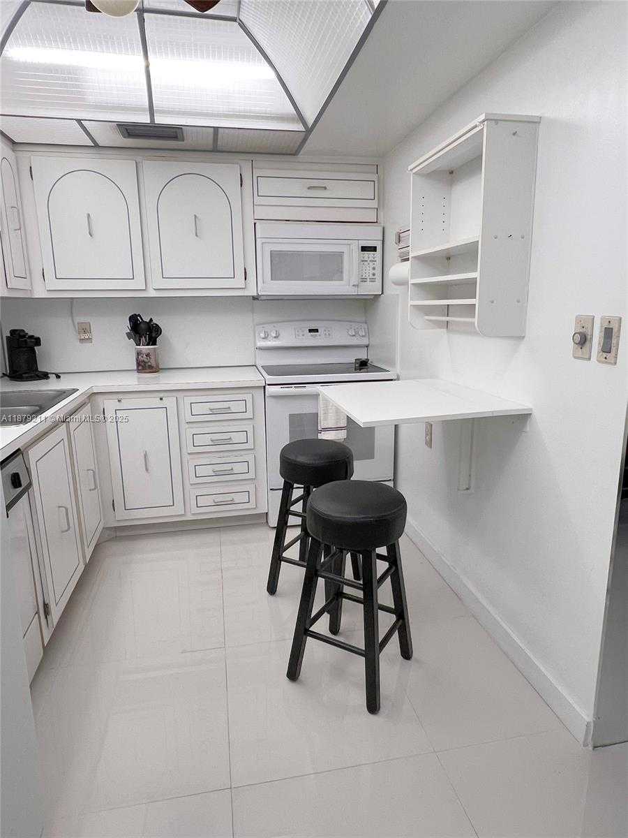 Small Image of 16300 GOLF CLUB RD #710, Weston Number 14