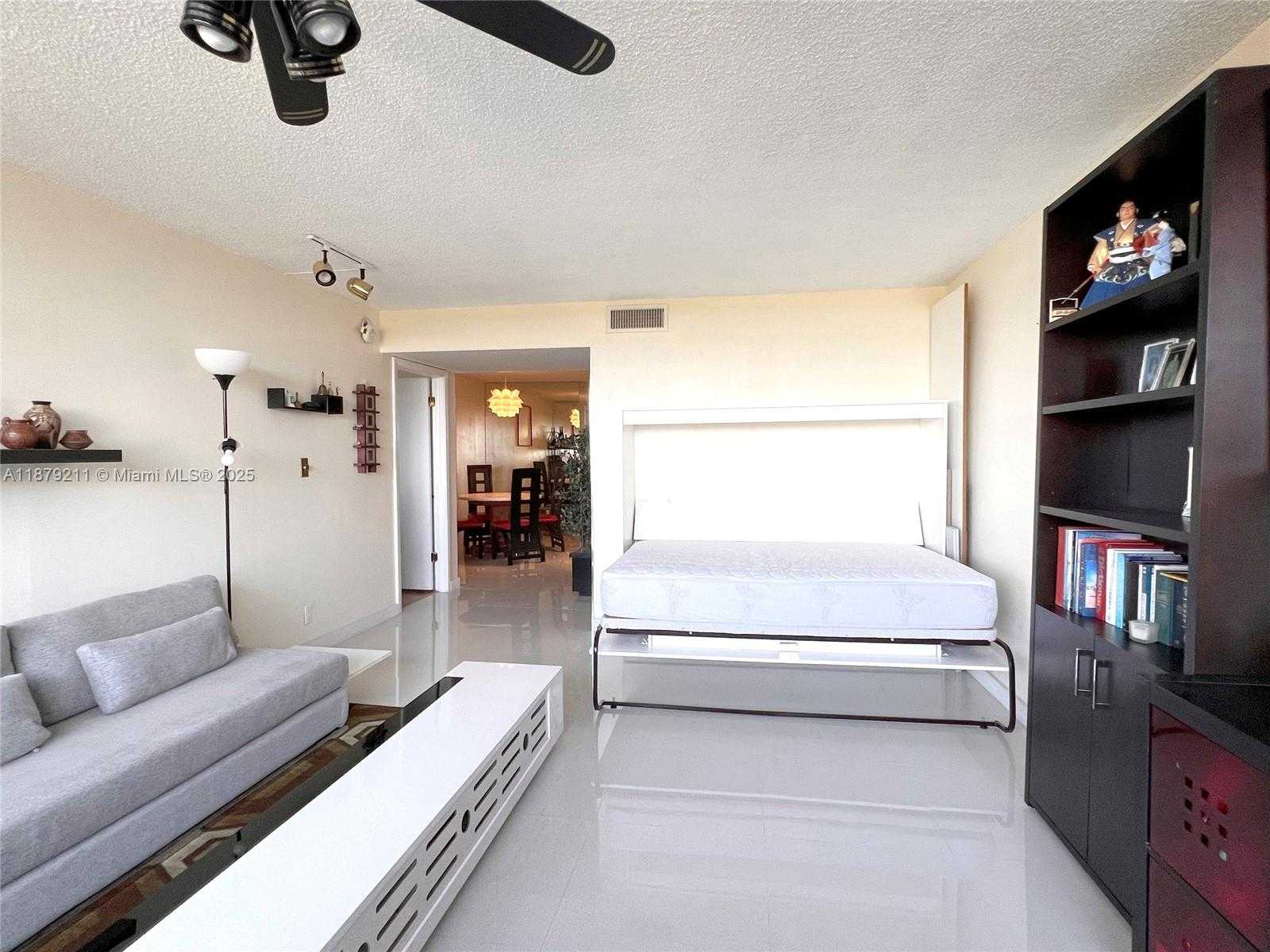 Small Image of 16300 GOLF CLUB RD #710, Weston Number 8