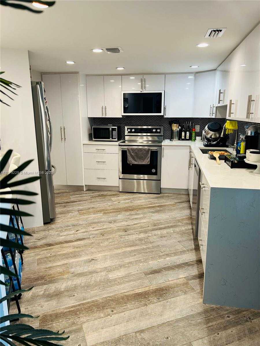 Small Image of 3180 SOUTH OCEAN DR #1620, Hallandale Beach Number 10
