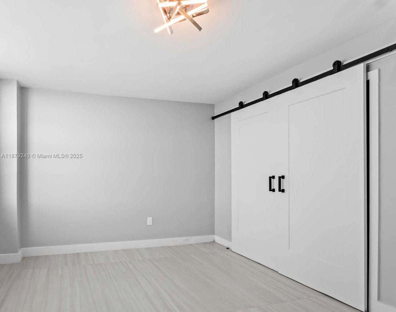 Small Image of 5555 COLLINS AVE #14N, Miami Beach Number 10