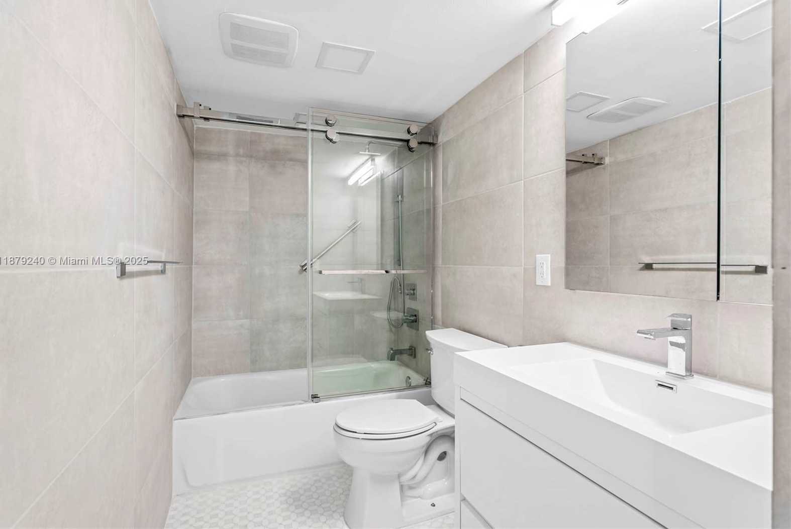 Small Image of 5555 COLLINS AVE #14N, Miami Beach Number 11