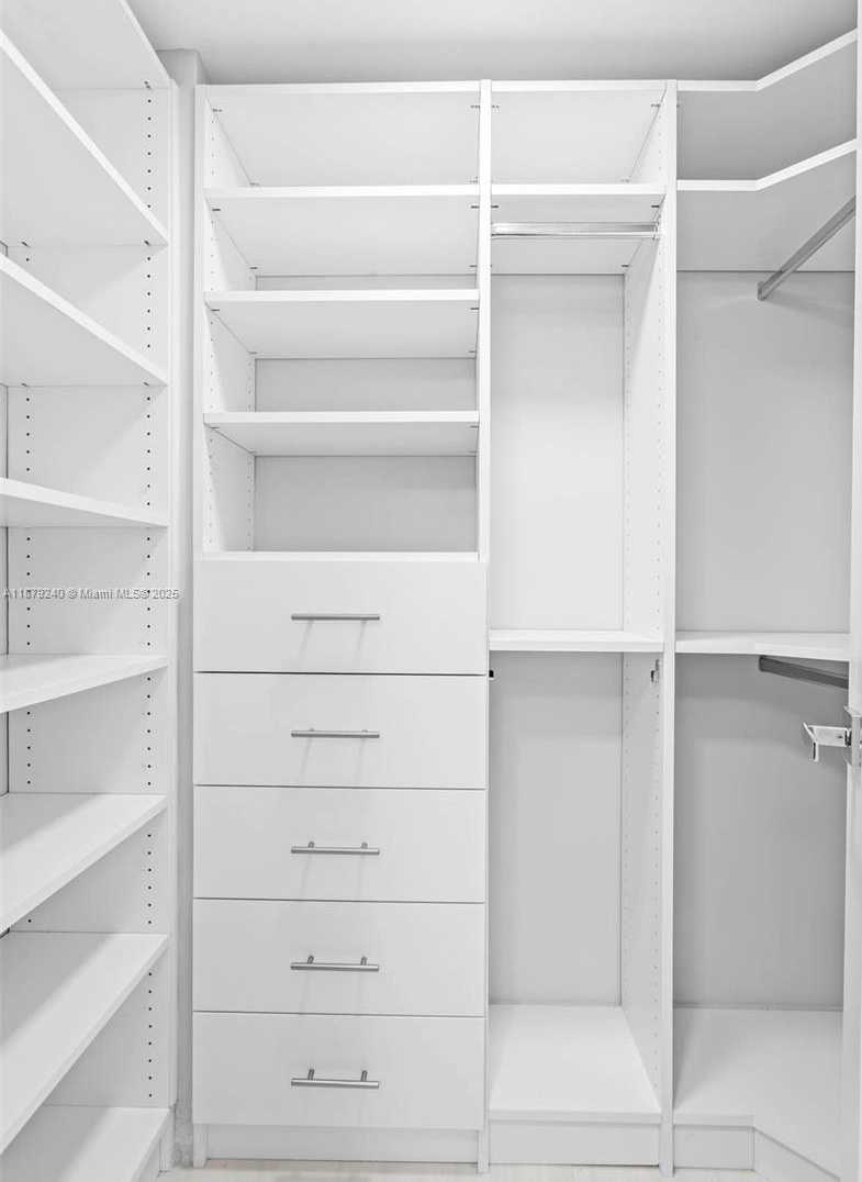 Small Image of 5555 COLLINS AVE #14N, Miami Beach Number 12