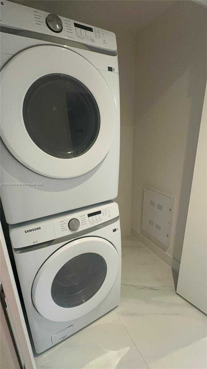 Small Image of 700 NORTH EAST 24 ST #4805, Miami Number 29