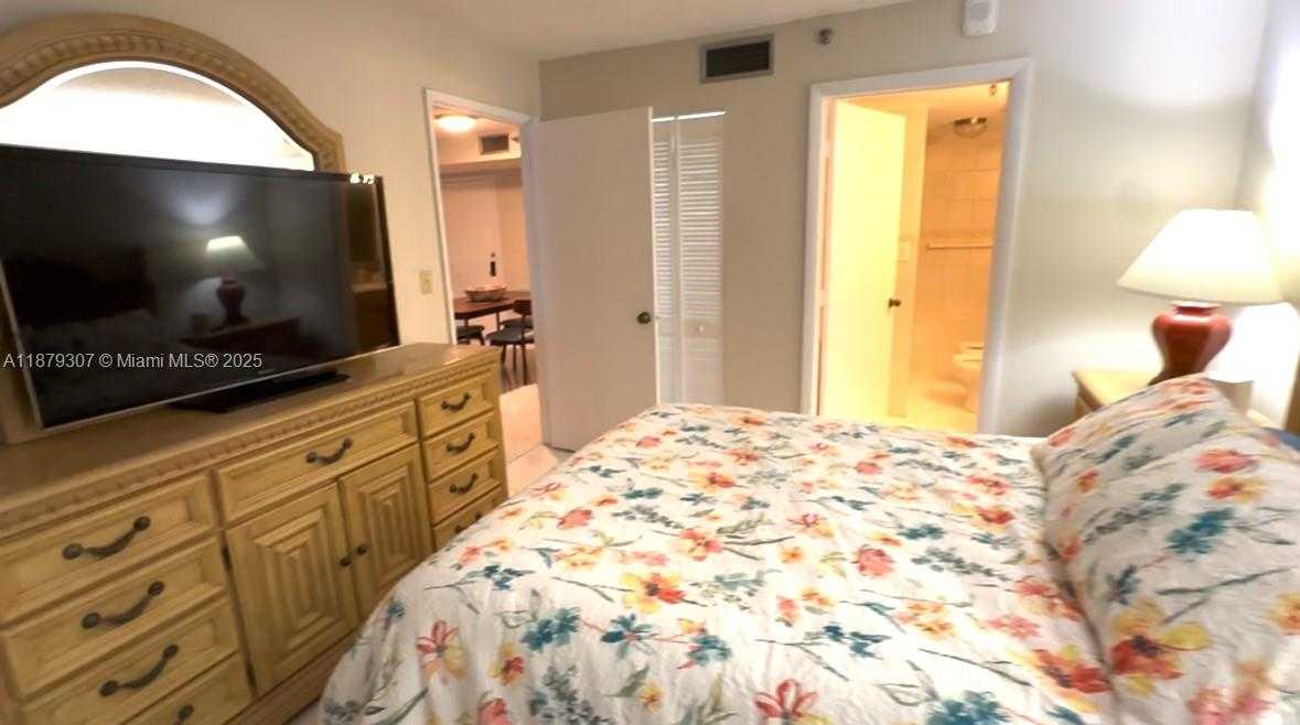 Small Image of 1621 COLLINS AVE #406, Miami Beach Number 12