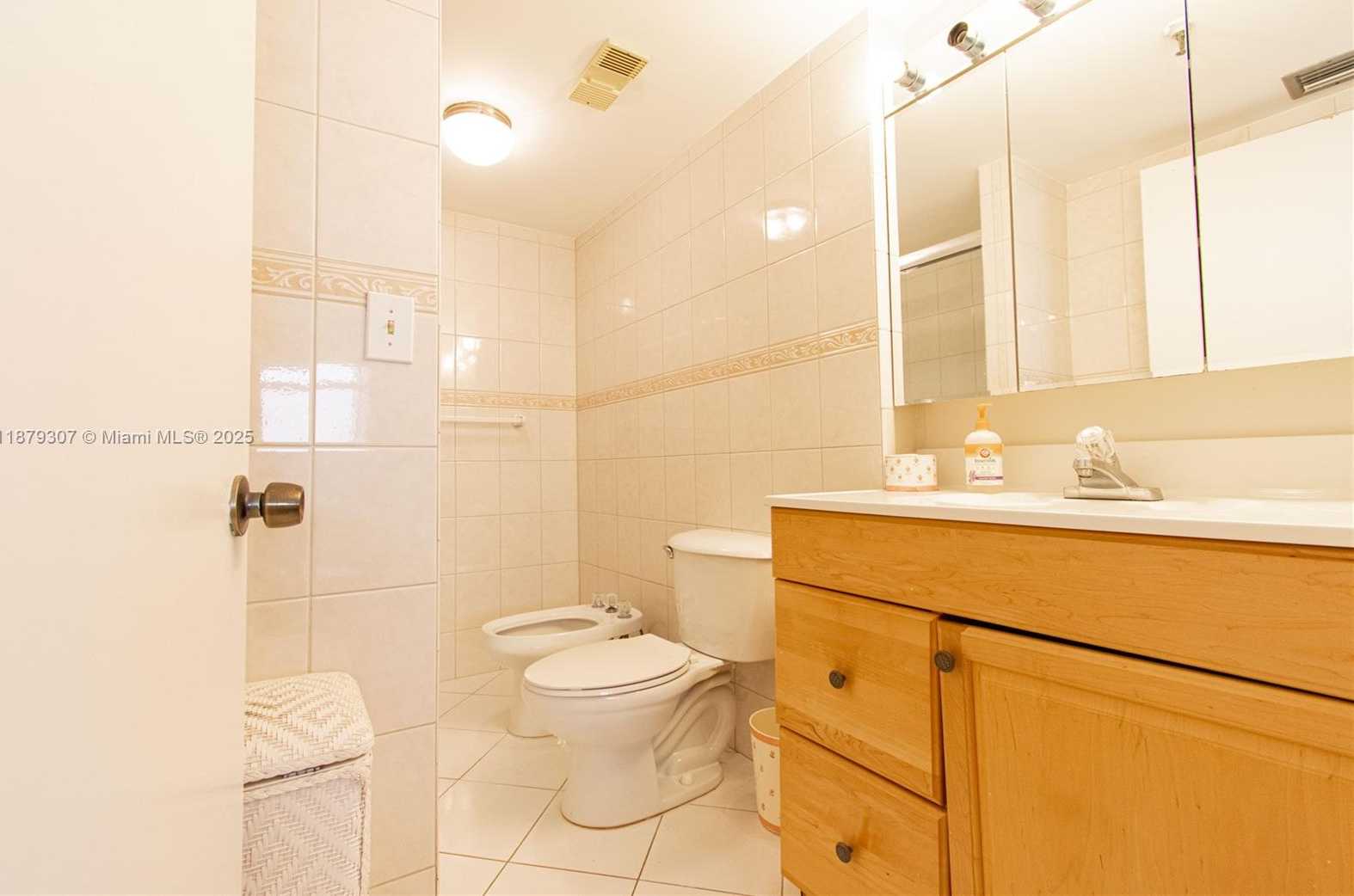 Small Image of 1621 COLLINS AVE #406, Miami Beach Number 15
