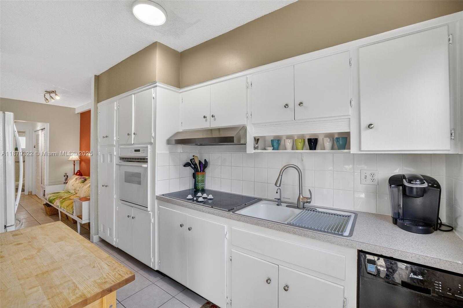 Small Image of 425 BAYSHORE DR #d-3, Fort Lauderdale Number 12