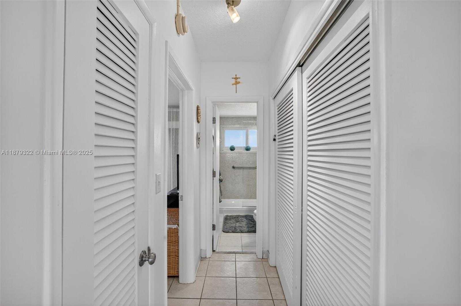Small Image of 425 BAYSHORE DR #d-3, Fort Lauderdale Number 13