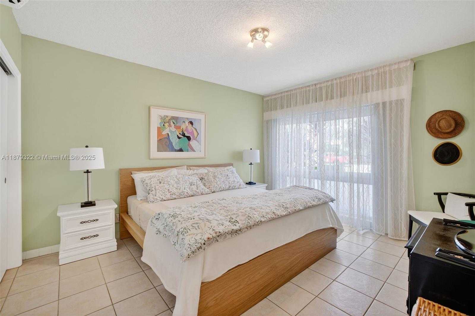 Small Image of 425 BAYSHORE DR #d-3, Fort Lauderdale Number 14