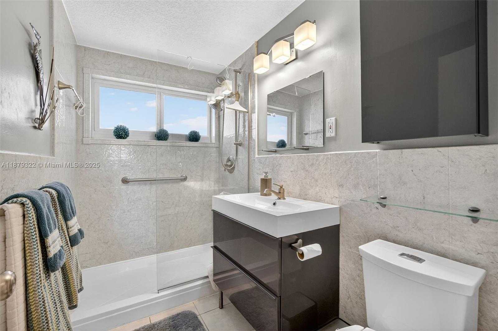 Small Image of 425 BAYSHORE DR #d-3, Fort Lauderdale Number 17