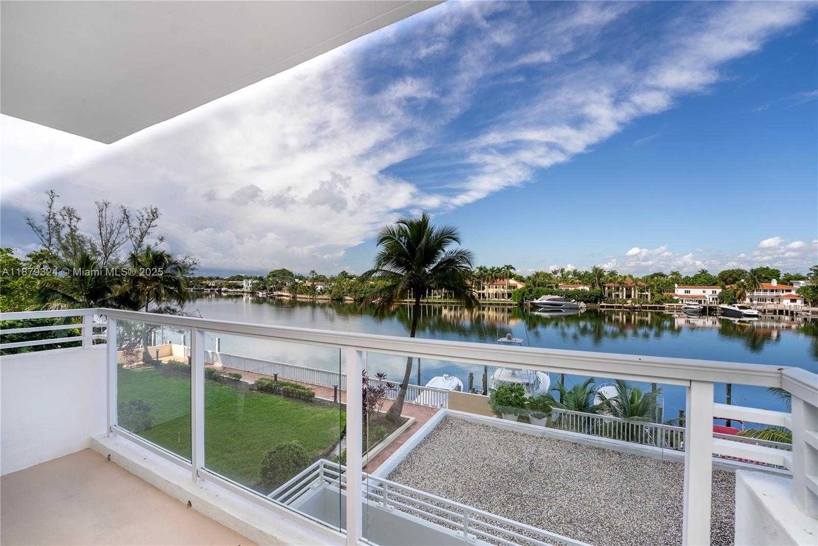 Small Image of 5600 COLLINS AVE #4H, Miami Beach Number 11
