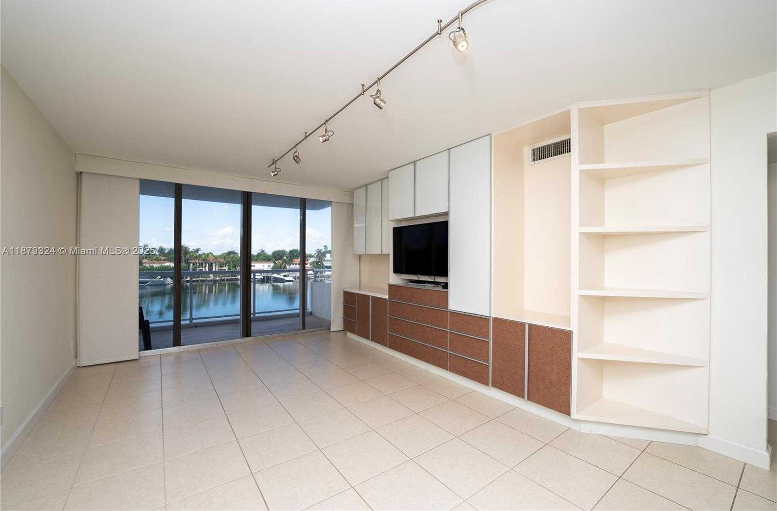 Small Image of 5600 COLLINS AVE #4H, Miami Beach Number 12