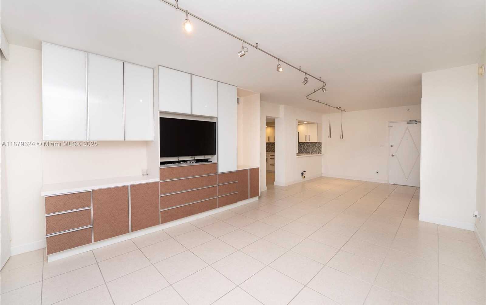 Small Image of 5600 COLLINS AVE #4H, Miami Beach Number 13