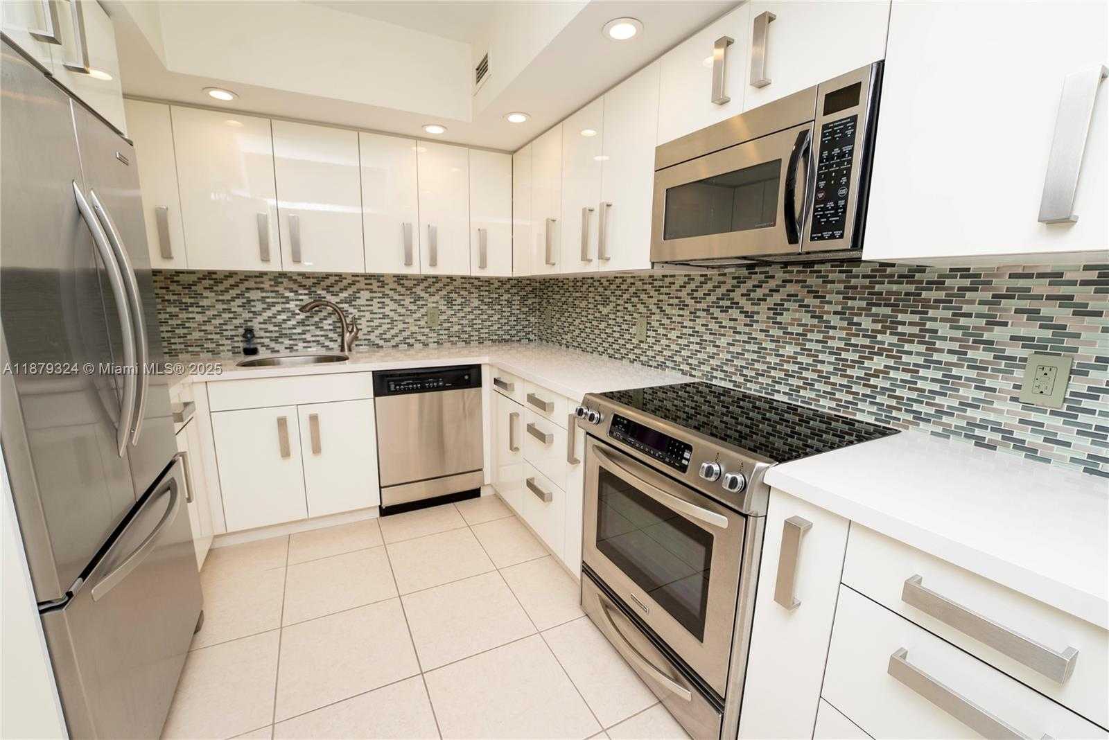 Small Image of 5600 COLLINS AVE #4H, Miami Beach Number 14