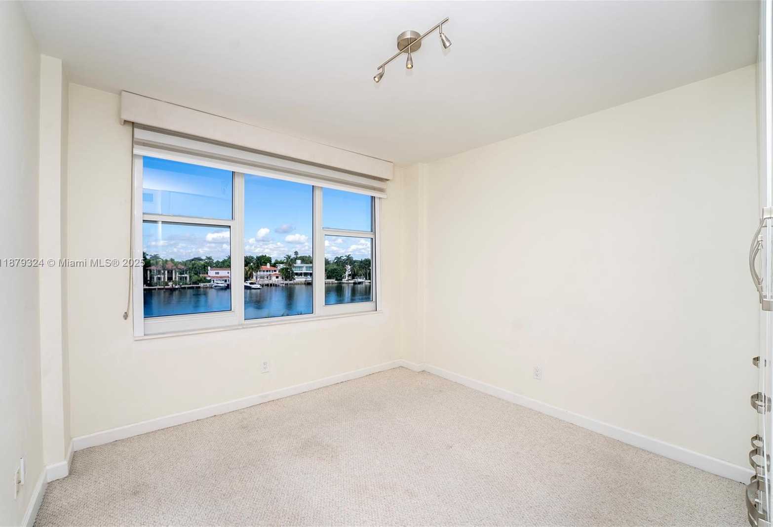 Small Image of 5600 COLLINS AVE #4H, Miami Beach Number 16