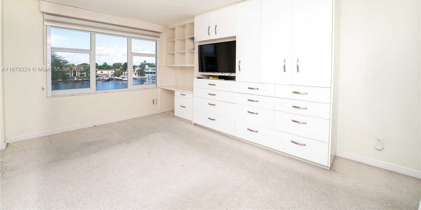 Small Image of 5600 COLLINS AVE #4H, Miami Beach Number 19