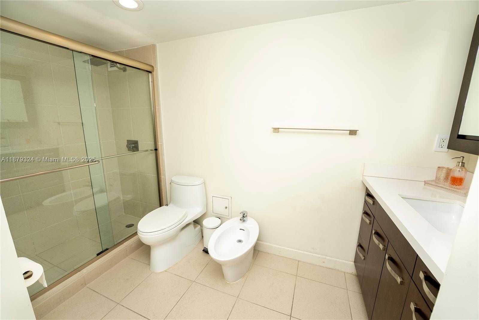 Small Image of 5600 COLLINS AVE #4H, Miami Beach Number 23