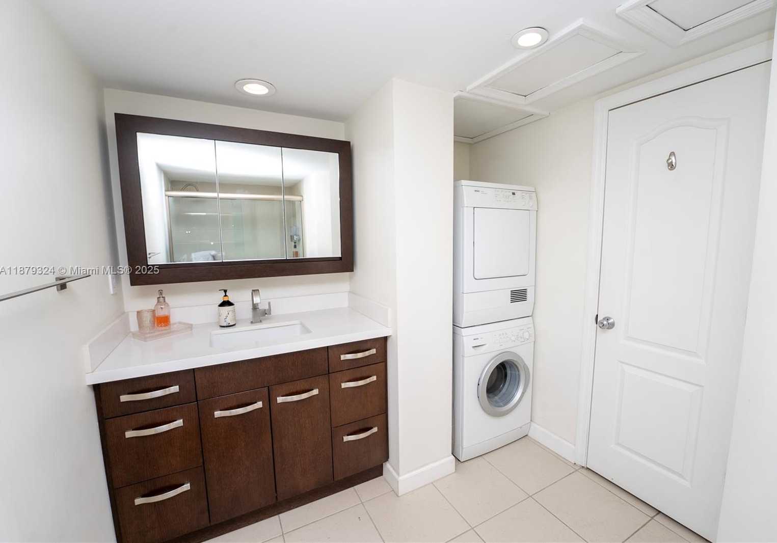 Small Image of 5600 COLLINS AVE #4H, Miami Beach Number 24