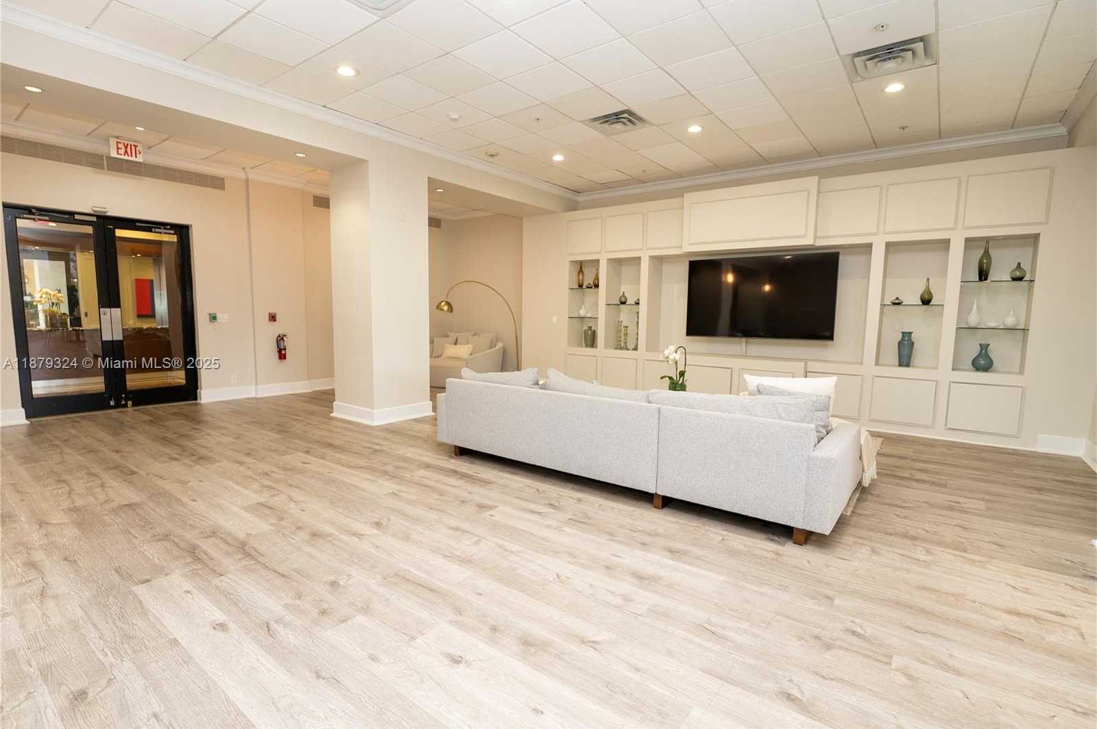 Small Image of 5600 COLLINS AVE #4H, Miami Beach Number 28
