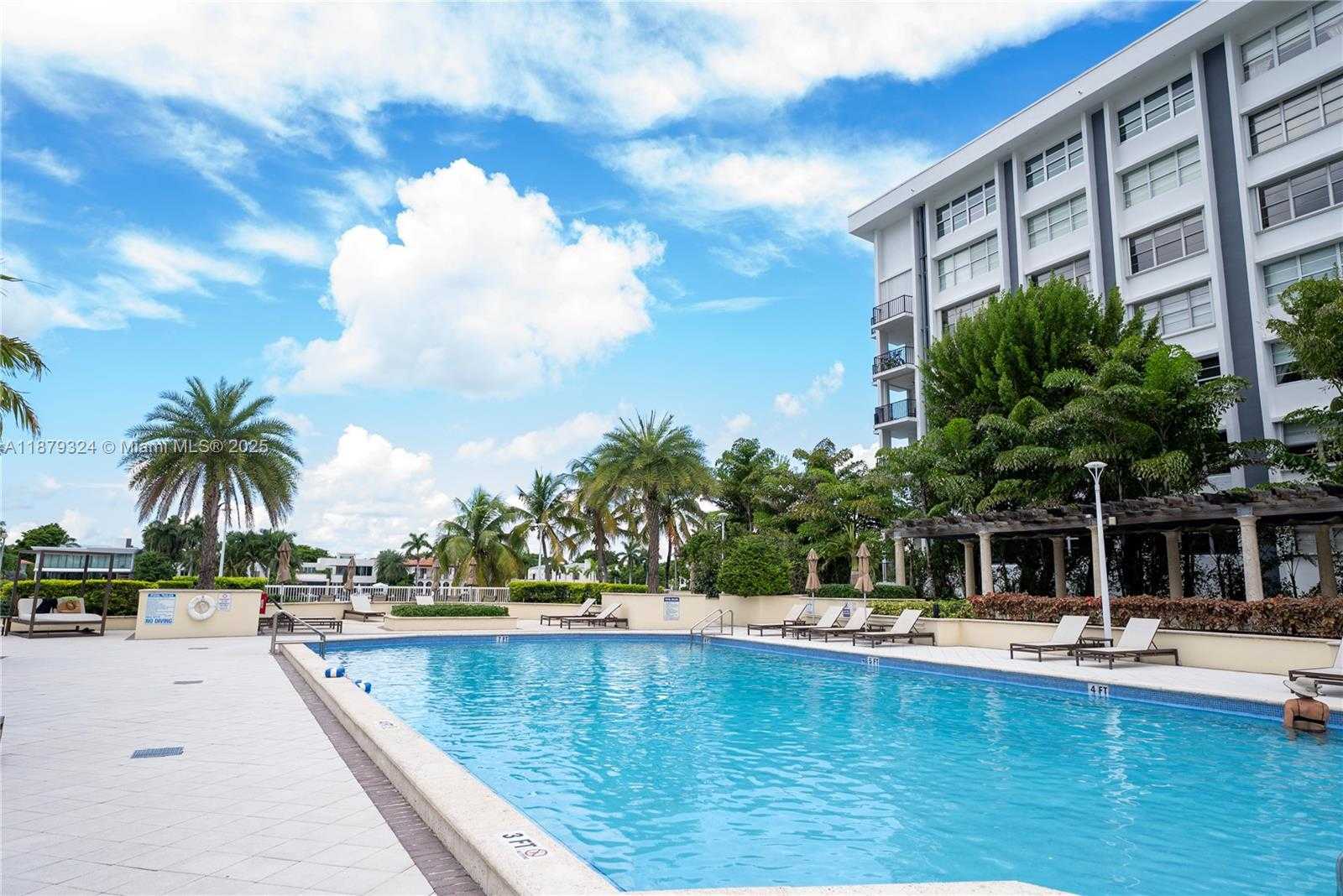 Small Image of 5600 COLLINS AVE #4H, Miami Beach Number 30