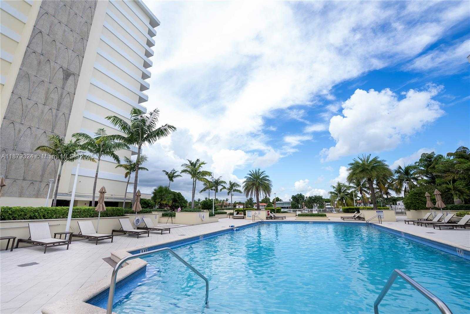 Small Image of 5600 COLLINS AVE #4H, Miami Beach Number 31