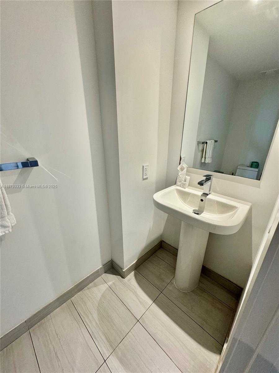 Small Image of 4010 SOUTH OCEAN DR #R2406, Hollywood Number 11