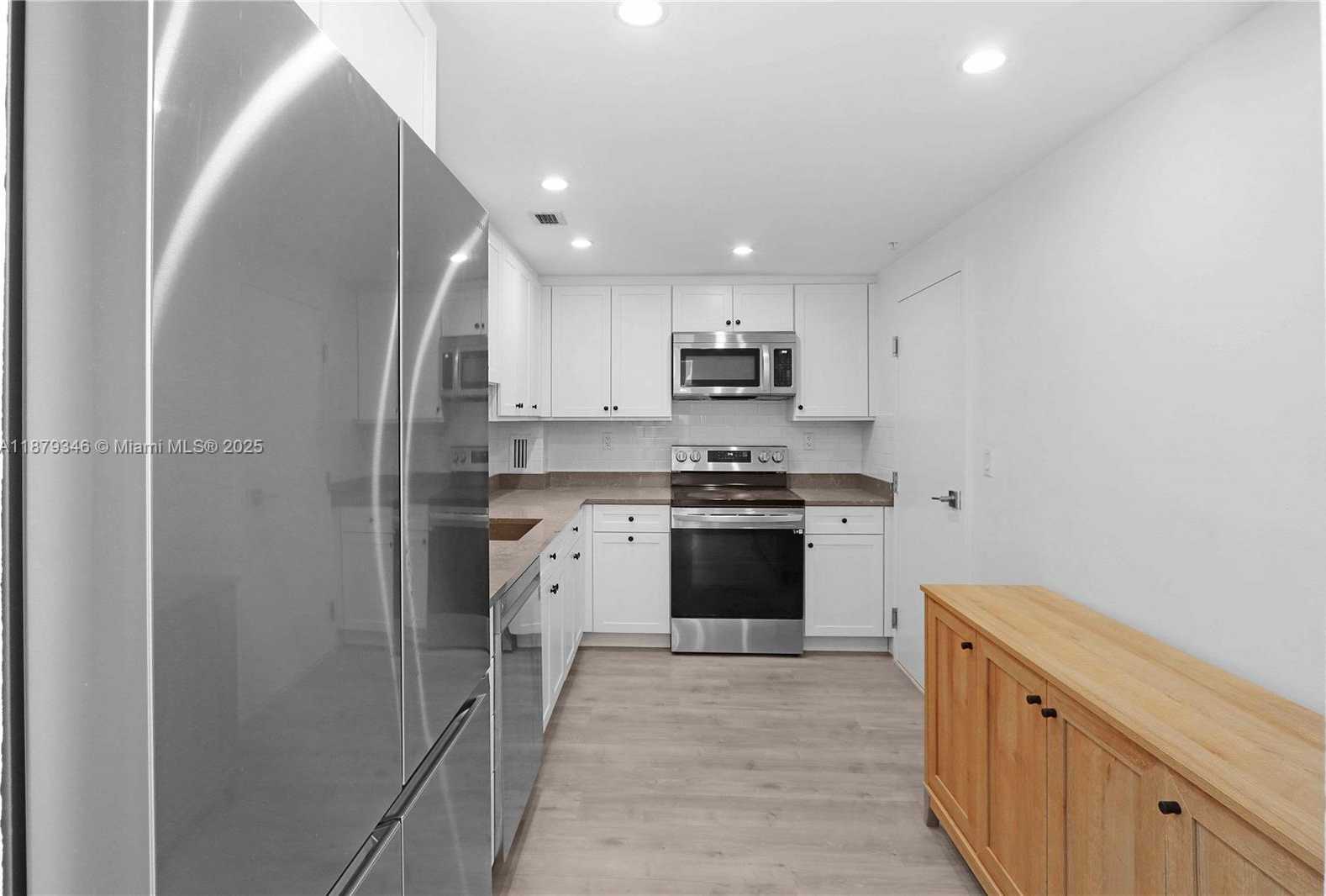 Small Image of 90 EDGEWATER DR #718, Coral Gables Number 4