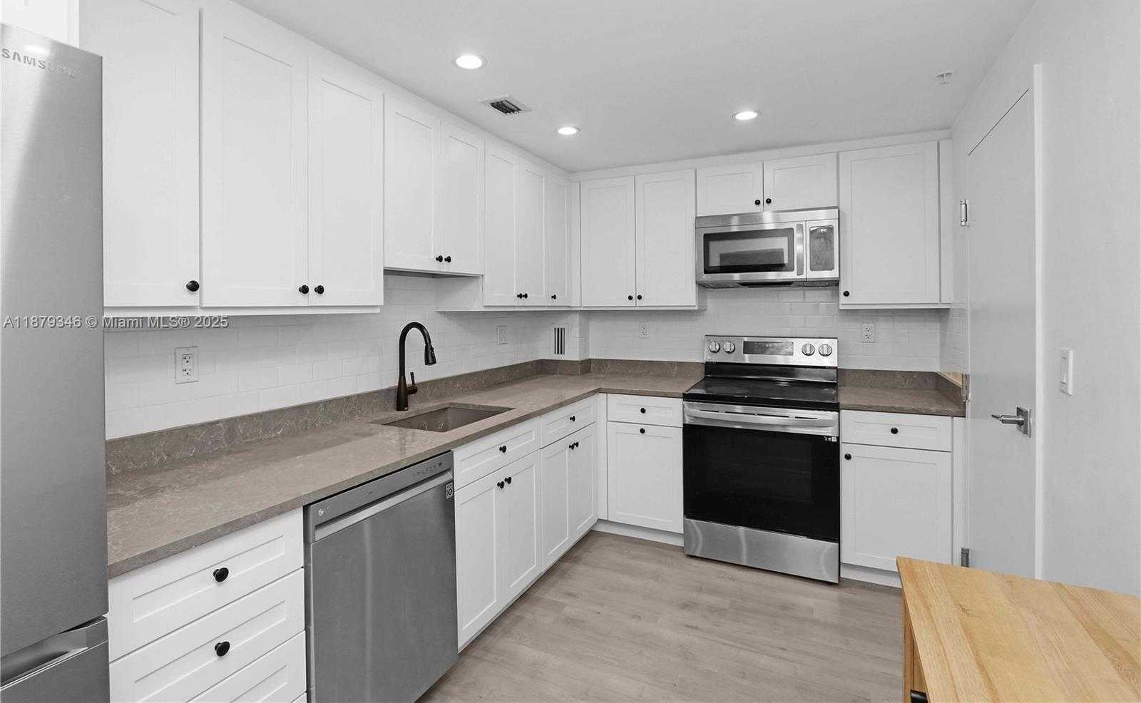 Small Image of 90 EDGEWATER DR #718, Coral Gables Number 5