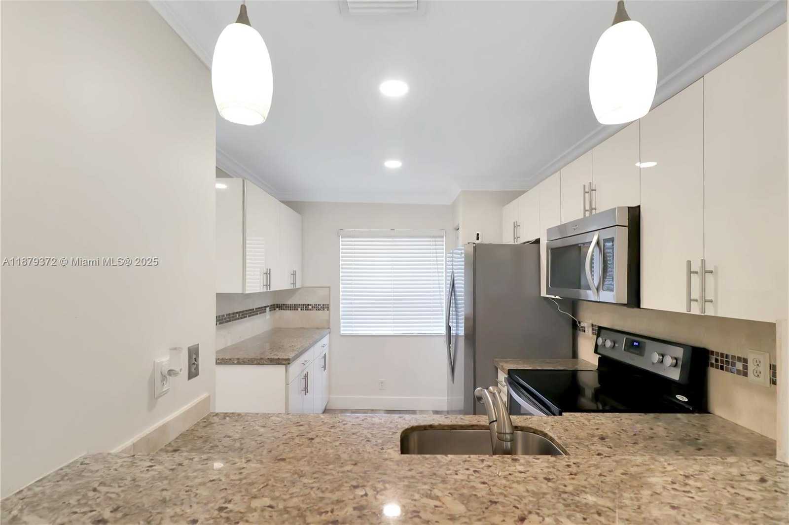 Small Image of 17367 SOUTH WEST 140TH CT, Miami Number 7