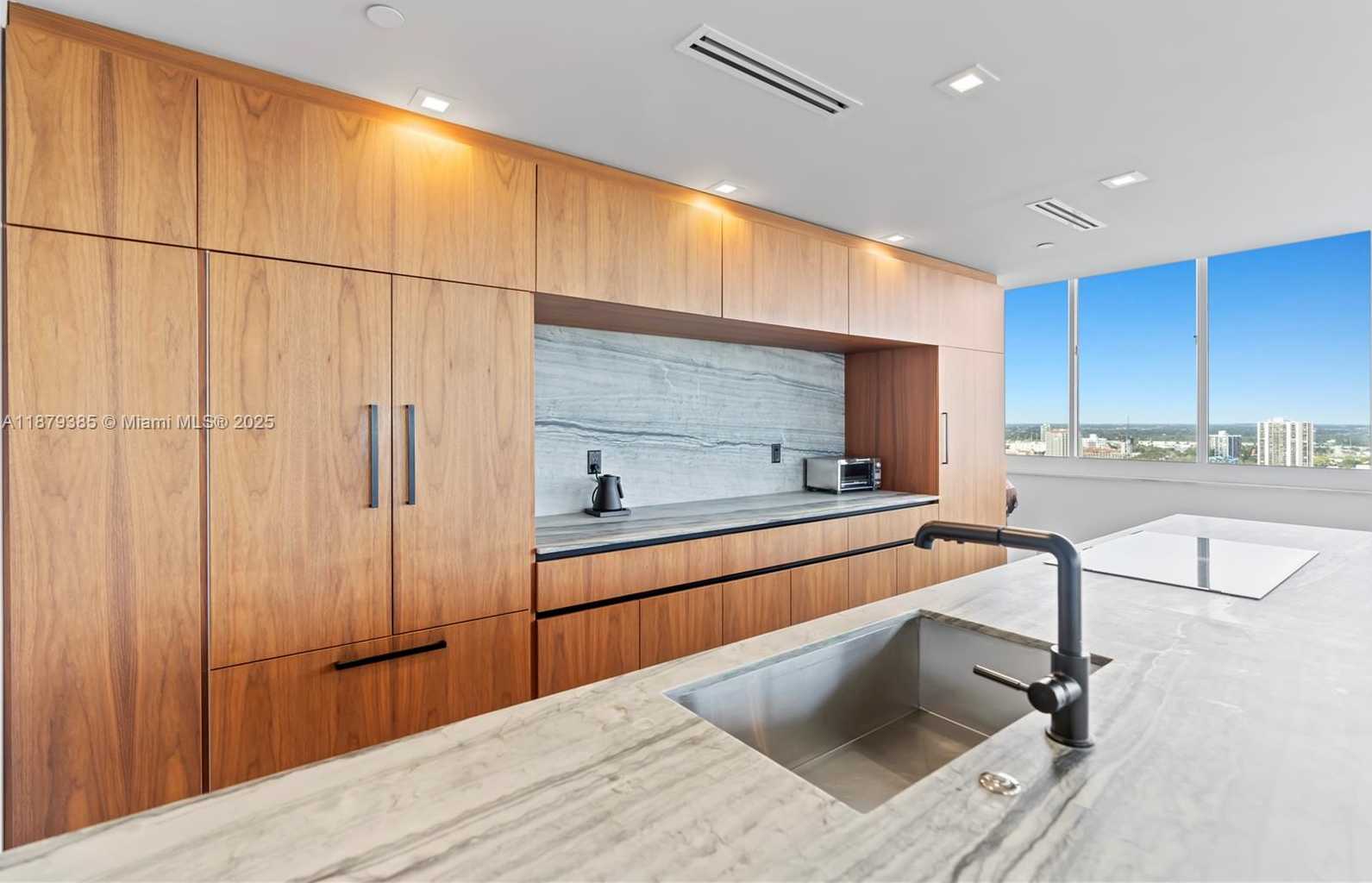 Small Image of 20185 EAST COUNTRY CLUB DR #PH6, Aventura Number 13