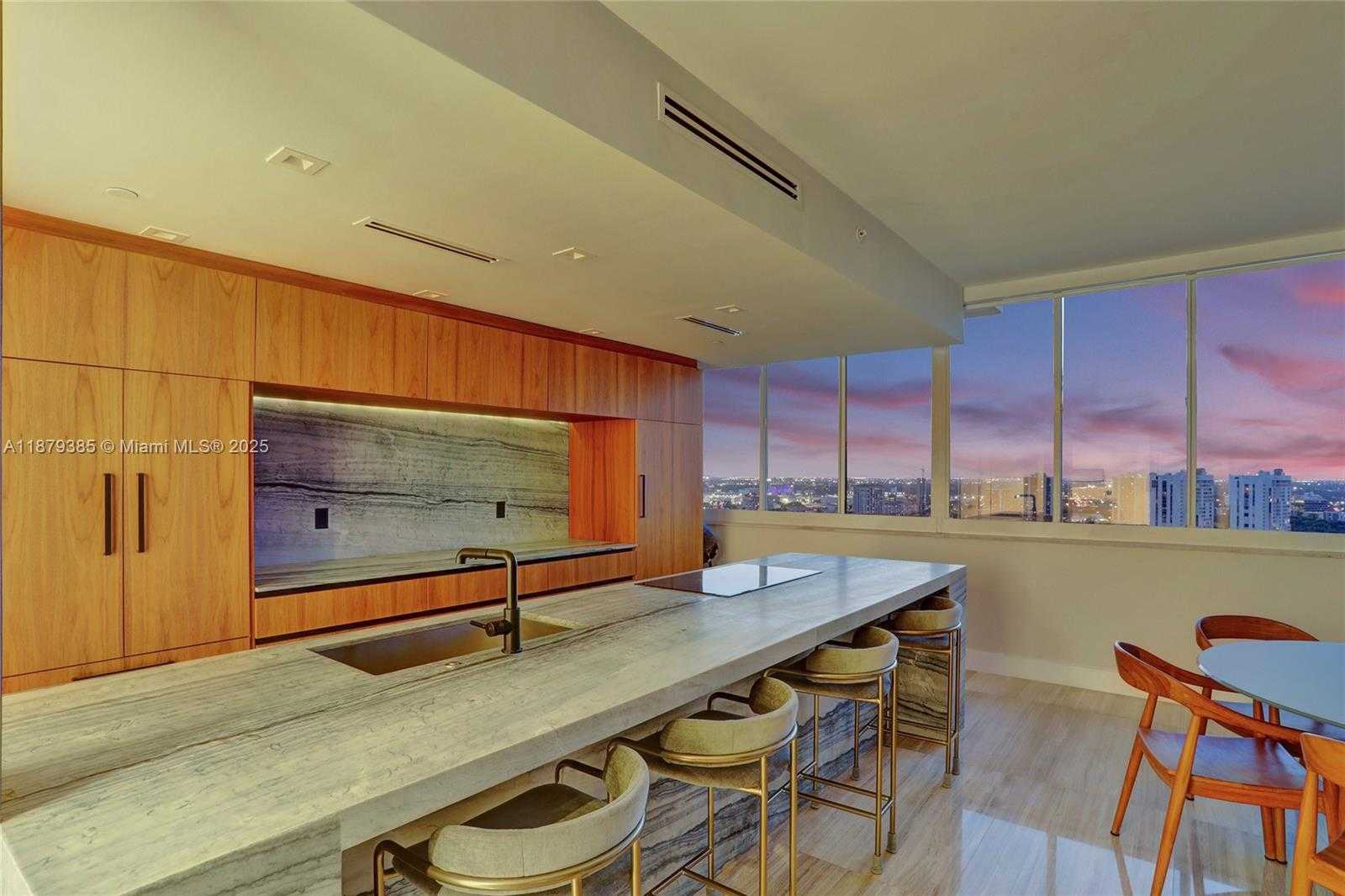 Small Image of 20185 EAST COUNTRY CLUB DR #PH6, Aventura Number 6