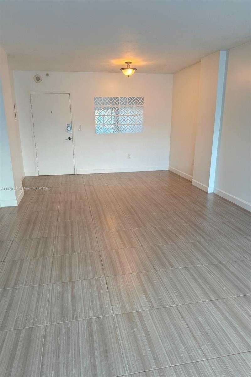 Small Image of 400 KINGS POINT DR #224, Sunny Isles Beach Number 4