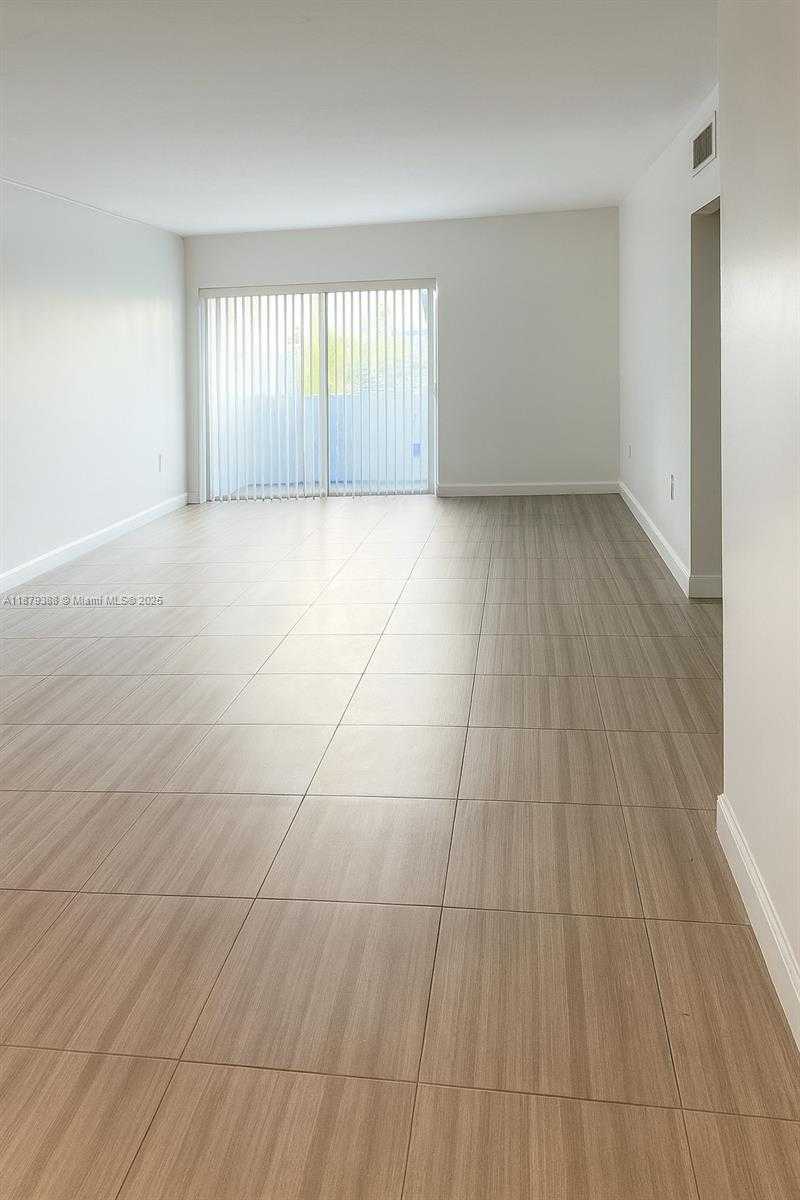 Small Image of 400 KINGS POINT DR #224, Sunny Isles Beach Number 5