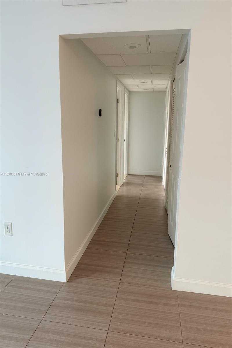 Small Image of 400 KINGS POINT DR #224, Sunny Isles Beach Number 6