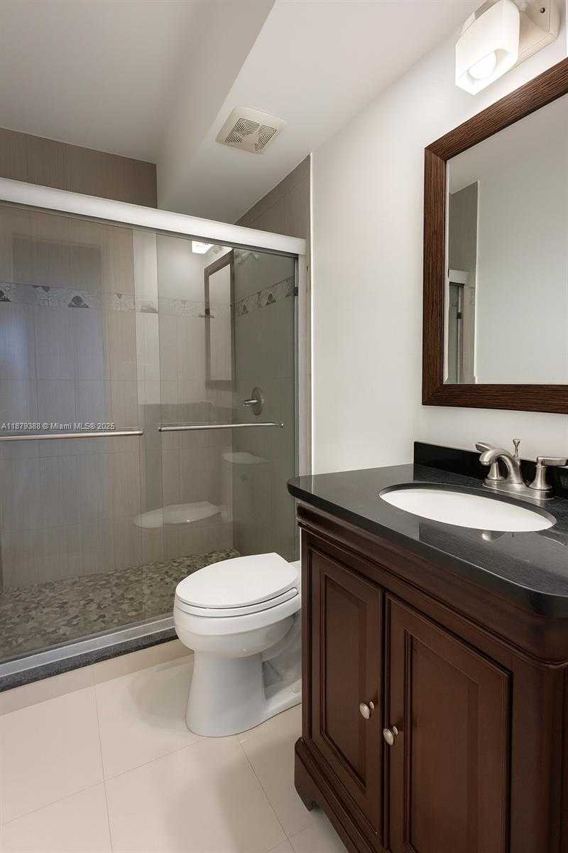 Small Image of 400 KINGS POINT DR #224, Sunny Isles Beach Number 9