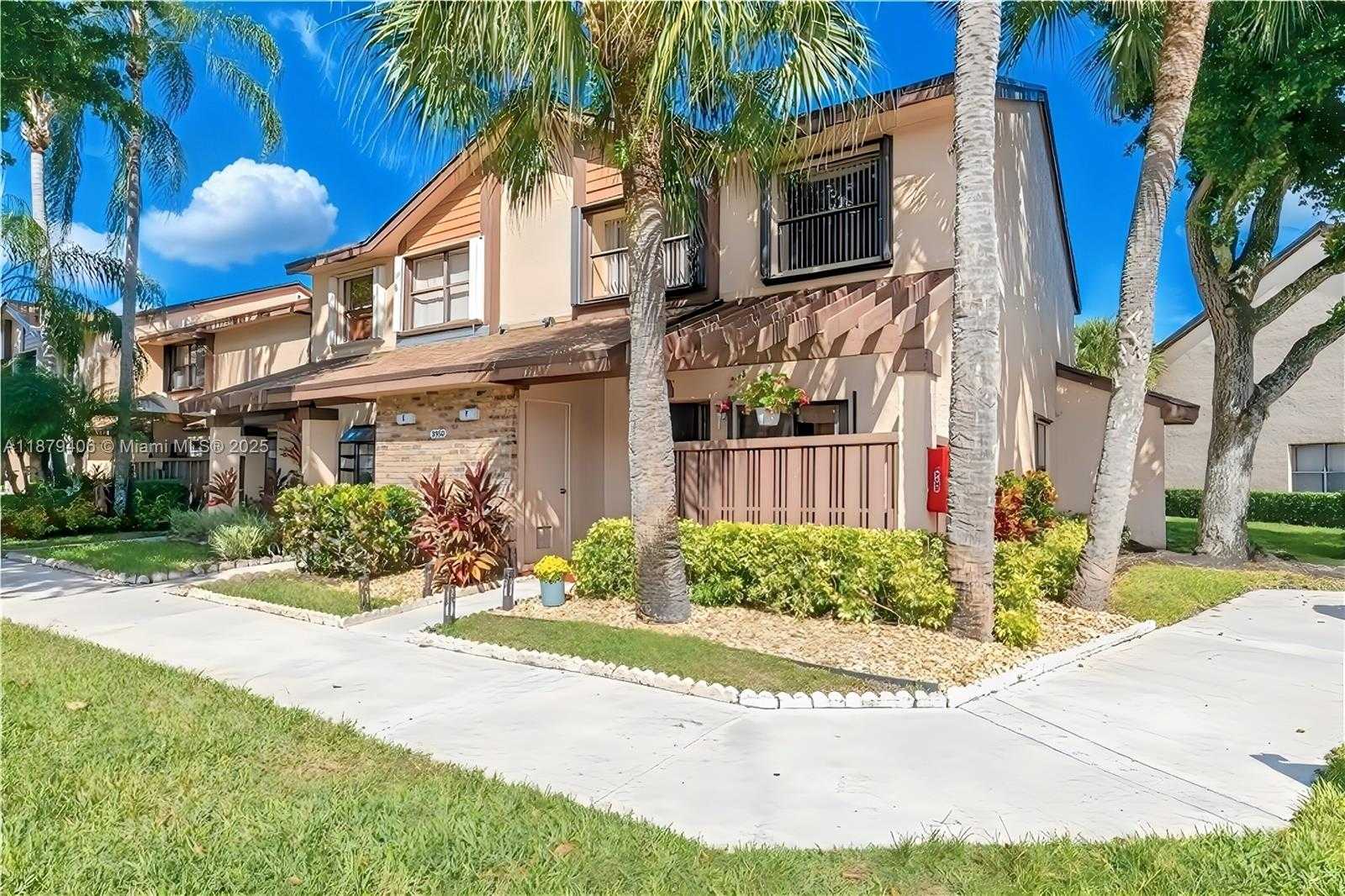 Small Image of 3950 COCOPLUM CIR #F, Coconut Creek Number 10