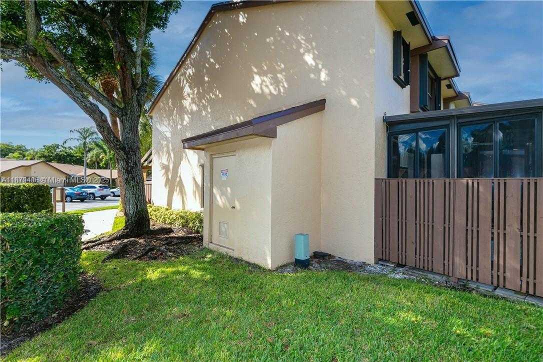 Small Image of 3950 COCOPLUM CIR #F, Coconut Creek Number 19