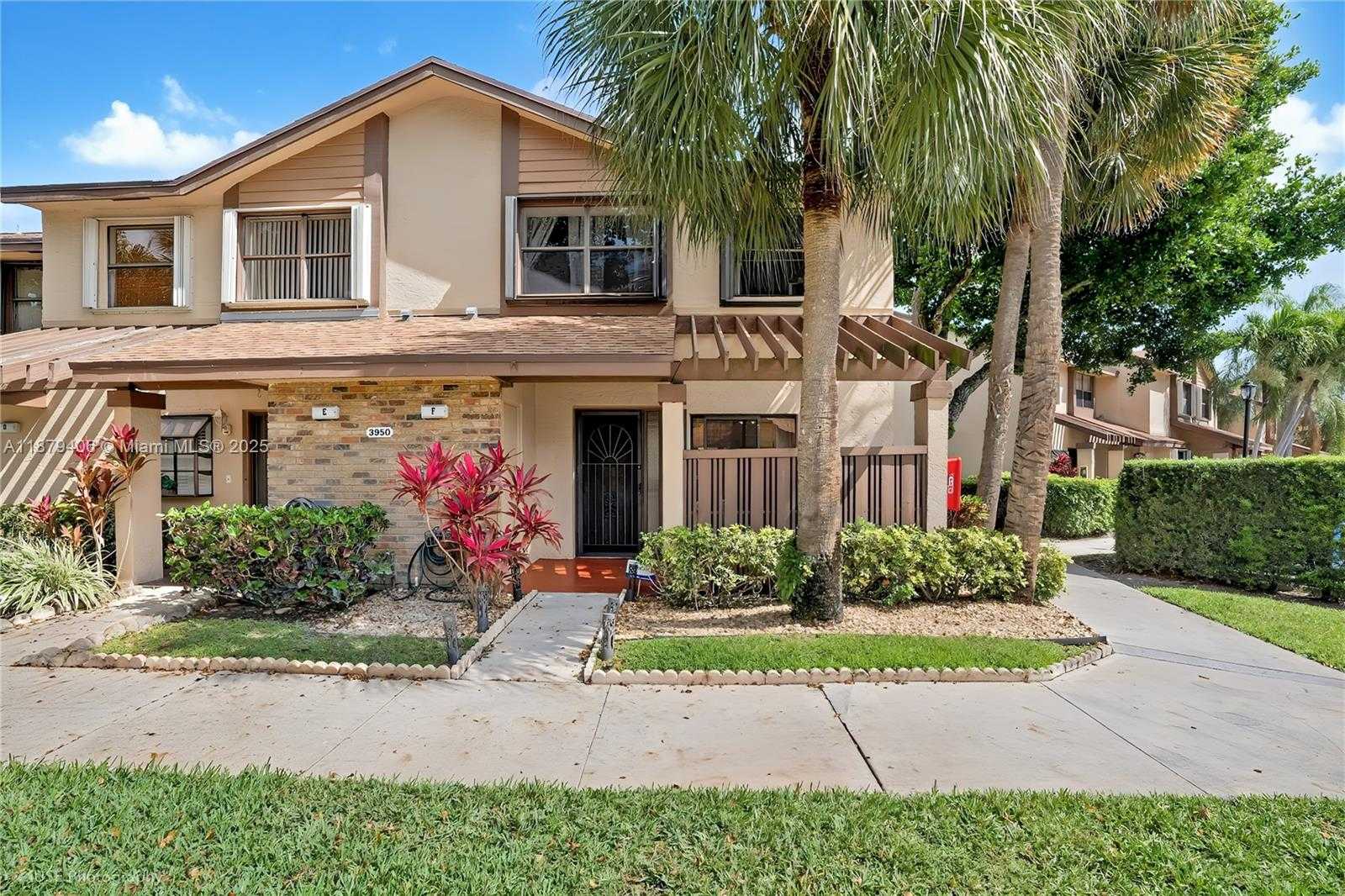 Small Image of 3950 COCOPLUM CIR #F, Coconut Creek Number 2