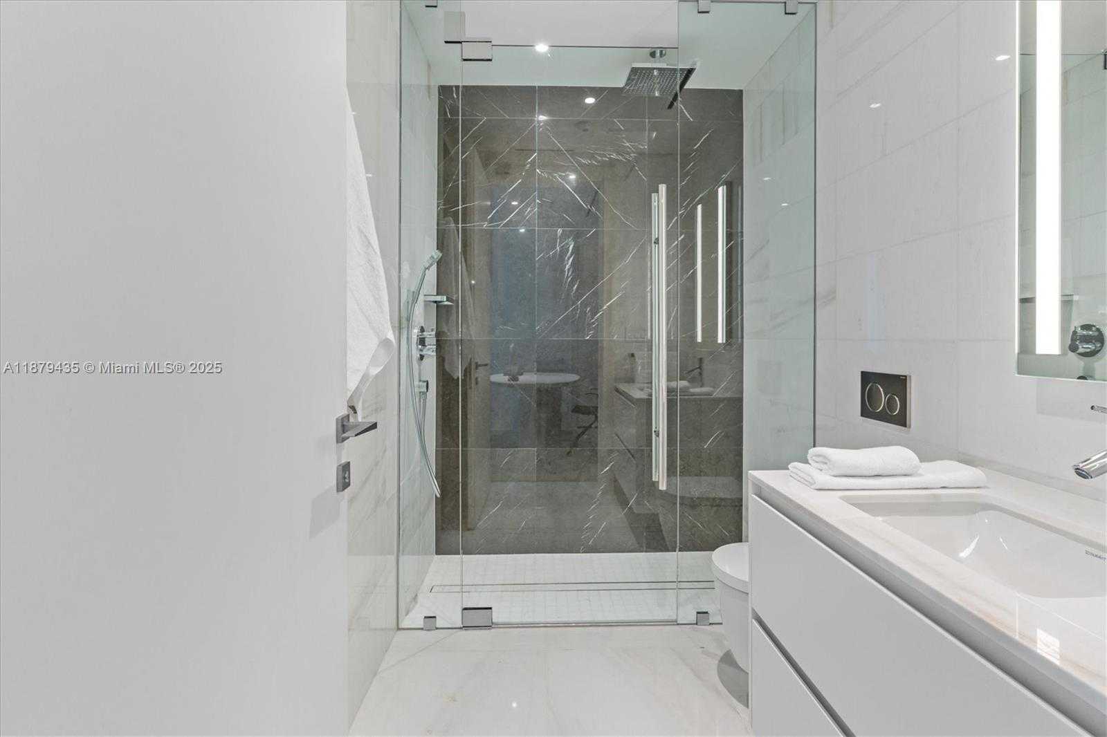 Small Image of 300 BISCAYNE BLVD WAY #2205, Miami Number 8