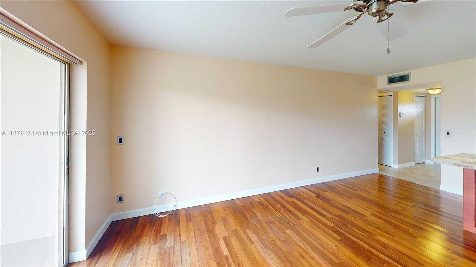 Small Image of 9641 SUNRISE LAKES BLVD #306, Sunrise Number 21