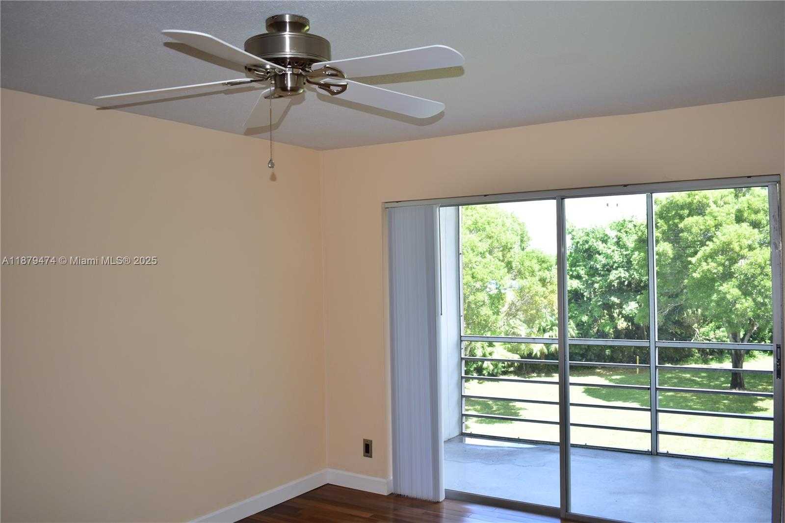Small Image of 9641 SUNRISE LAKES BLVD #306, Sunrise Number 22